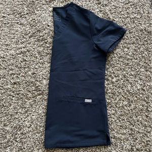 Figs Quiet Navy Casma Three Pocket Scrub Top